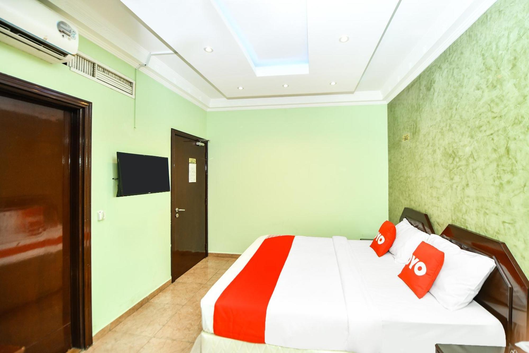 Oyo 137 Marina Hotel Маскат Екстериор снимка