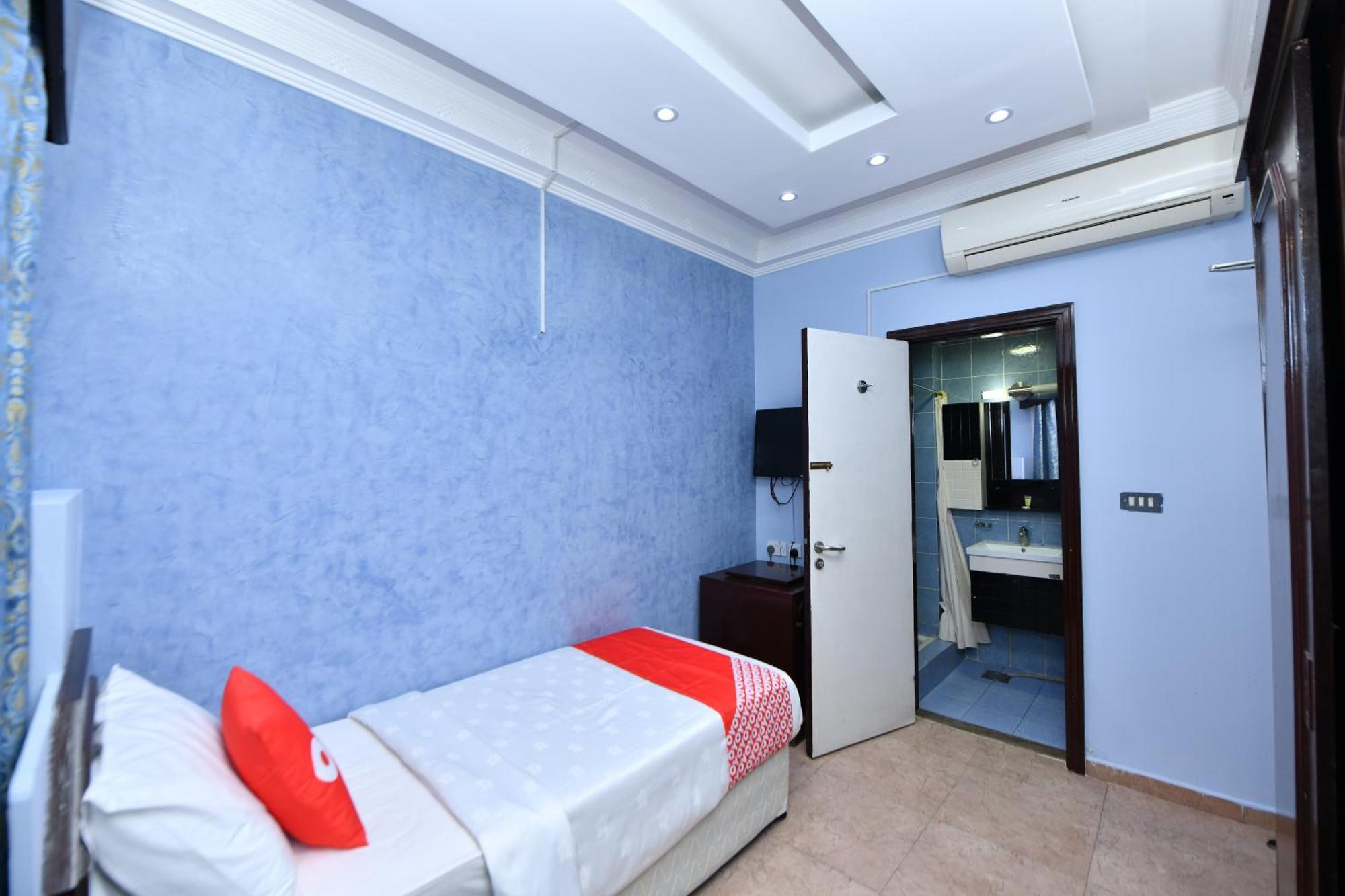 Oyo 137 Marina Hotel Маскат Екстериор снимка