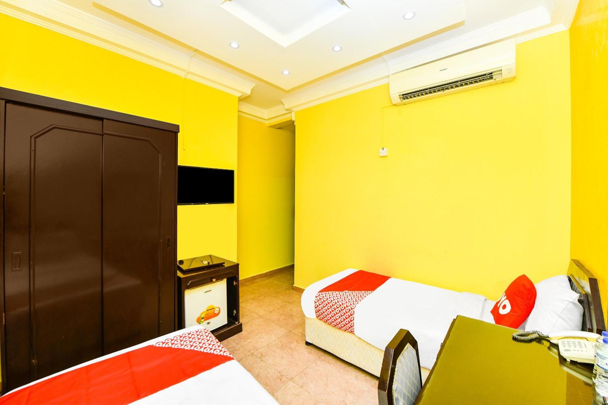 Oyo 137 Marina Hotel Маскат Екстериор снимка