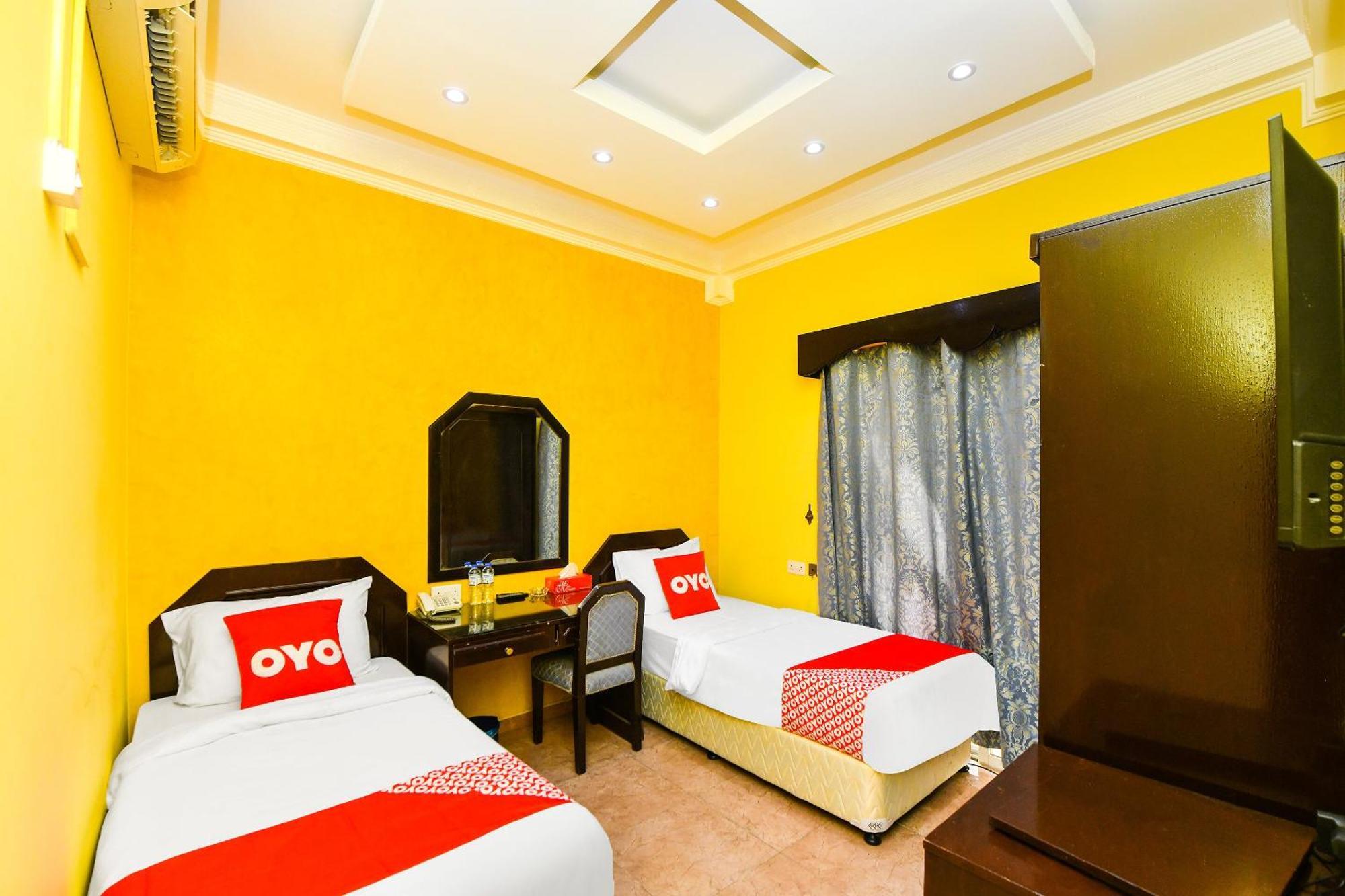 Oyo 137 Marina Hotel Маскат Екстериор снимка