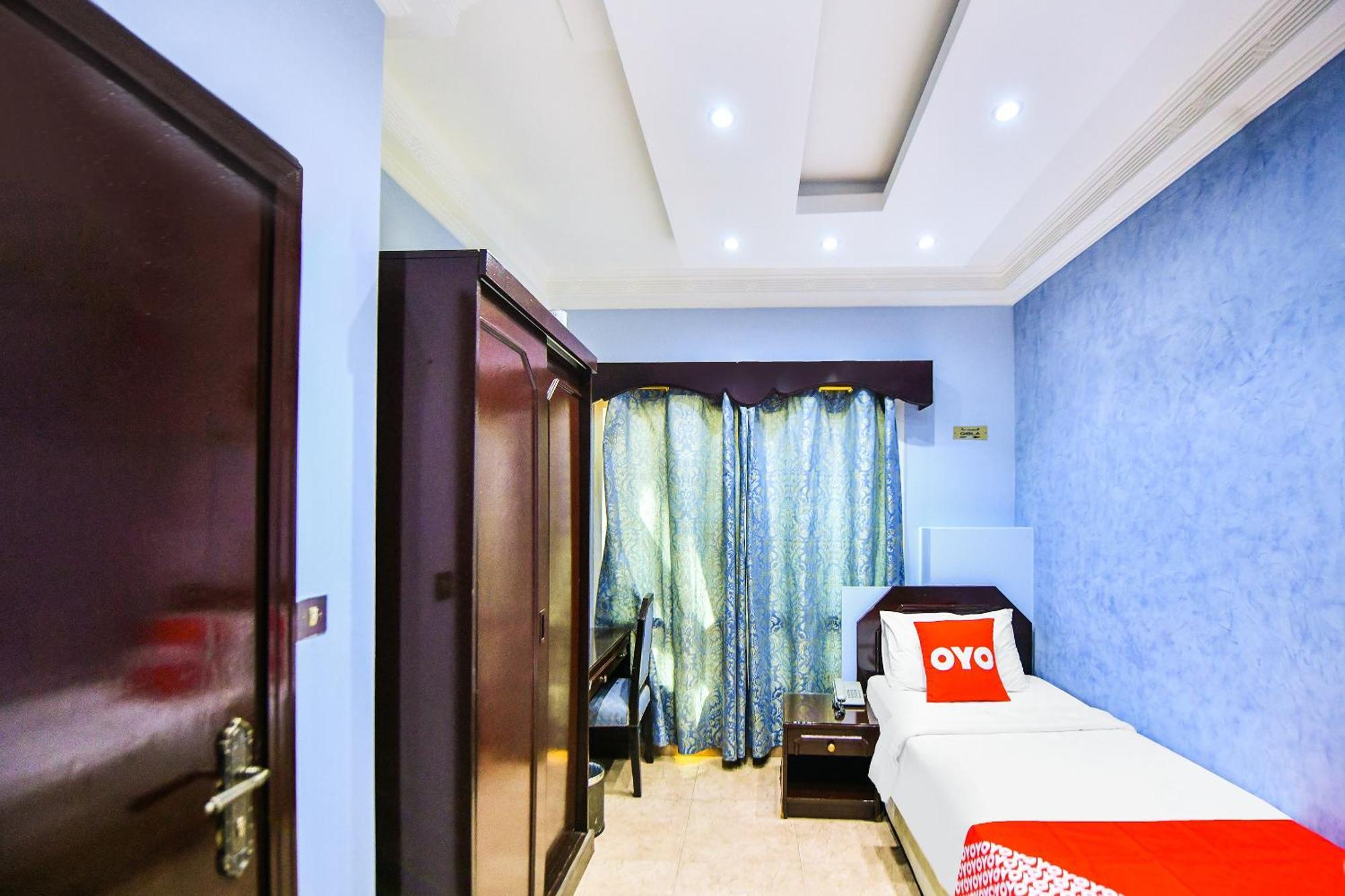 Oyo 137 Marina Hotel Маскат Екстериор снимка