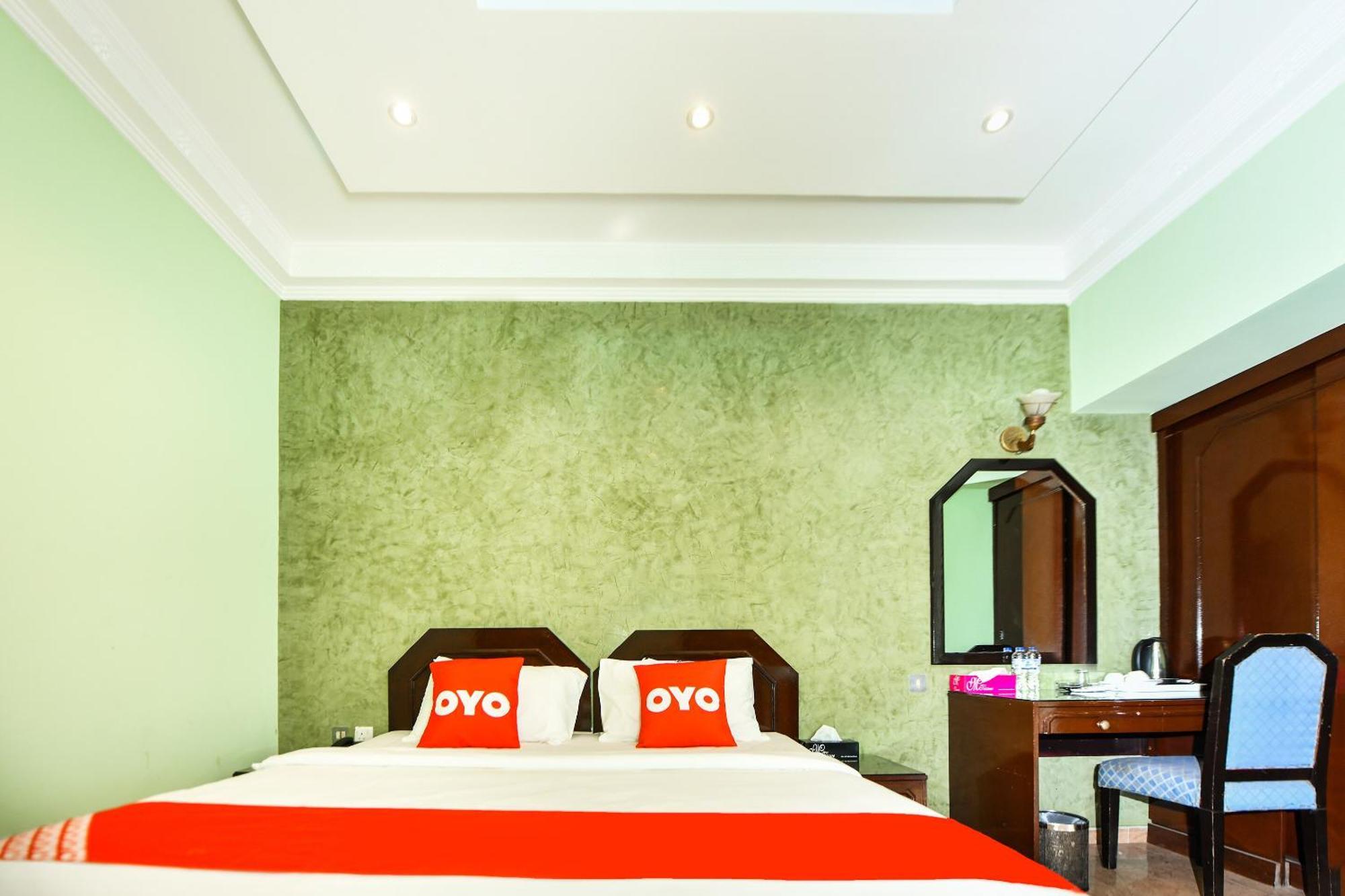 Oyo 137 Marina Hotel Маскат Екстериор снимка